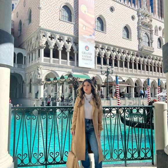 Meet your Posher, Cassidy - Picture 1 of 1